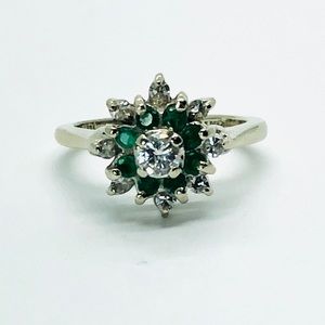 white 14kt gold diamond and emerald ring size  5